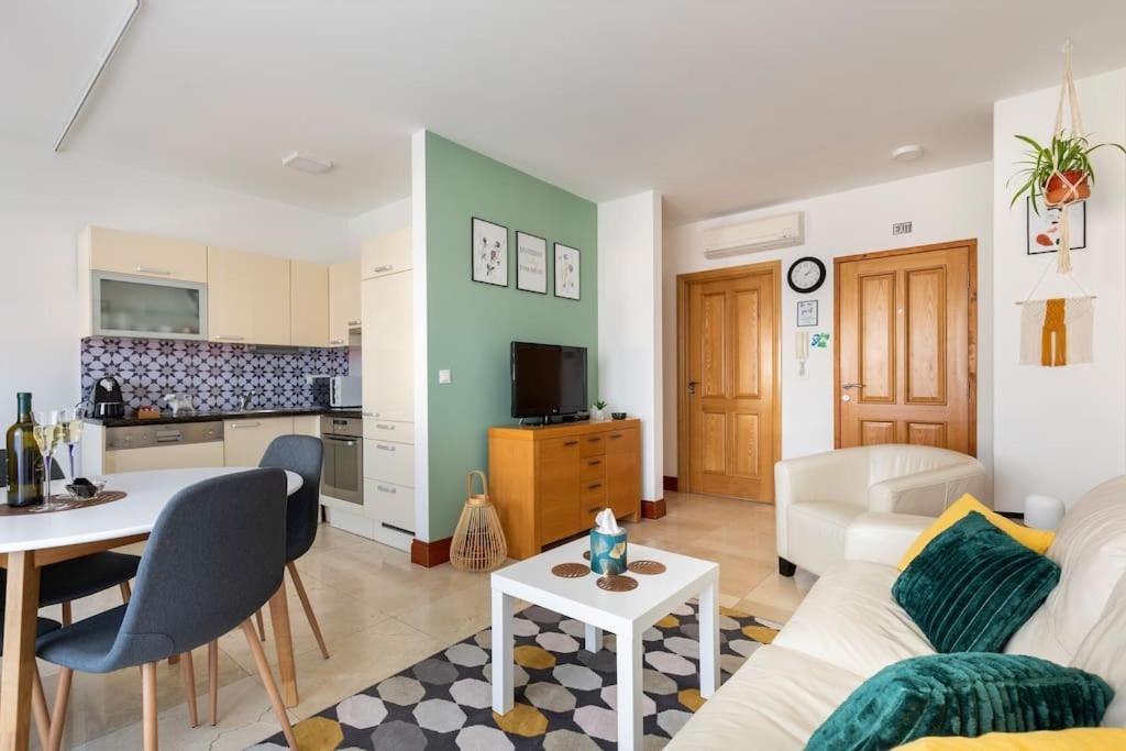 Seaesta Apartment Pool And Beach سلاتين المظهر الخارجي الصورة