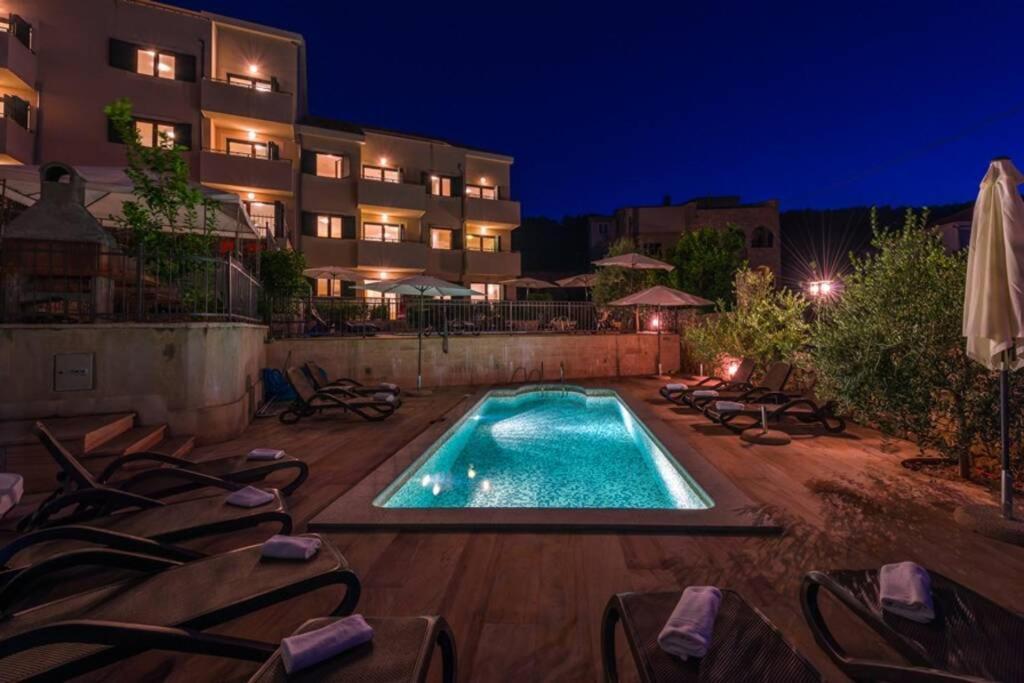 Seaesta Apartment Pool And Beach سلاتين المظهر الخارجي الصورة