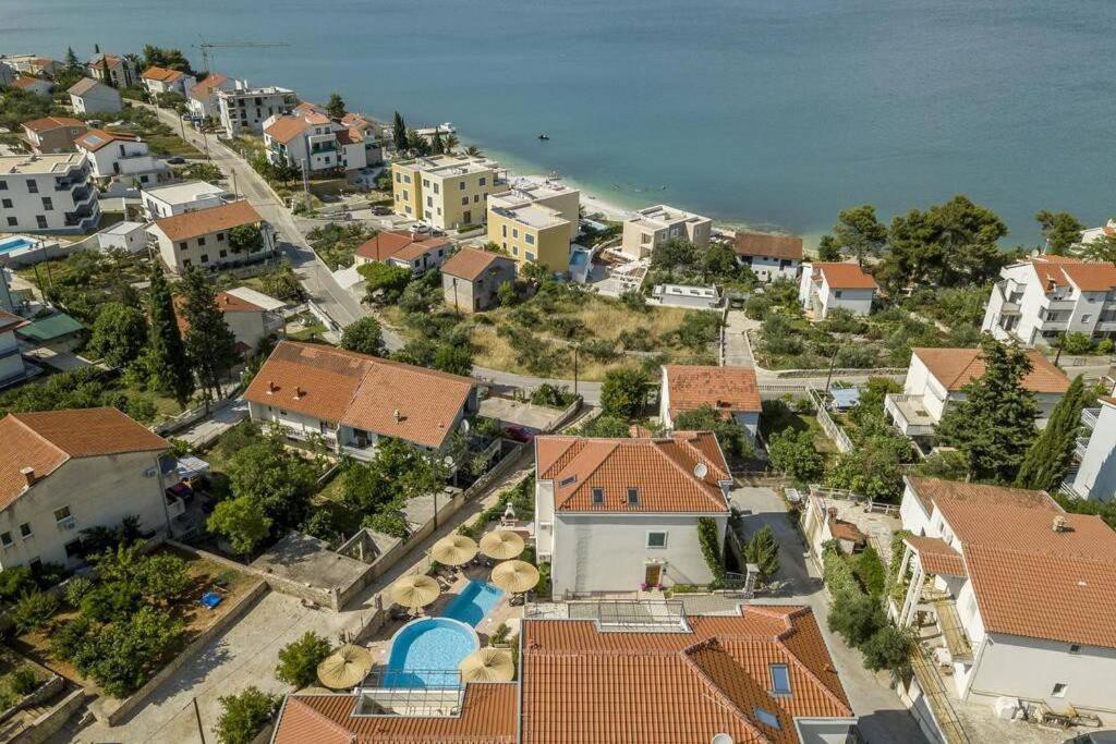Seaesta Apartment Pool And Beach سلاتين المظهر الخارجي الصورة