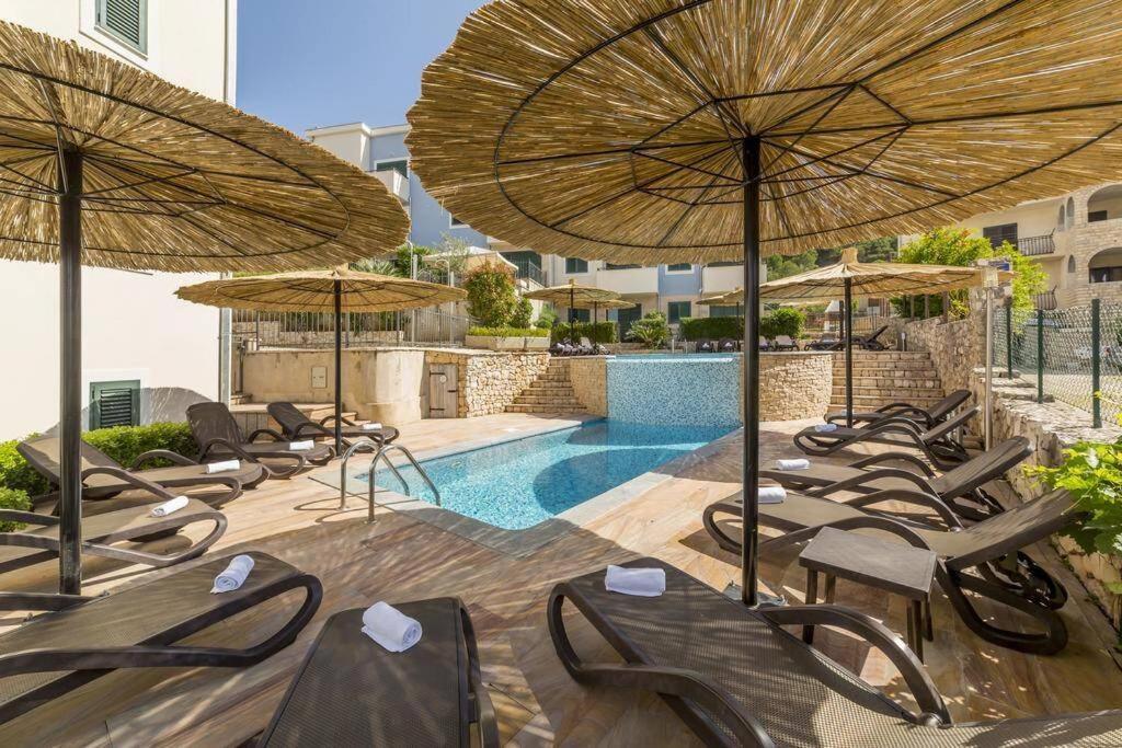 Seaesta Apartment Pool And Beach سلاتين المظهر الخارجي الصورة