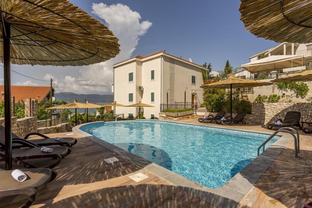 Seaesta Apartment Pool And Beach سلاتين المظهر الخارجي الصورة
